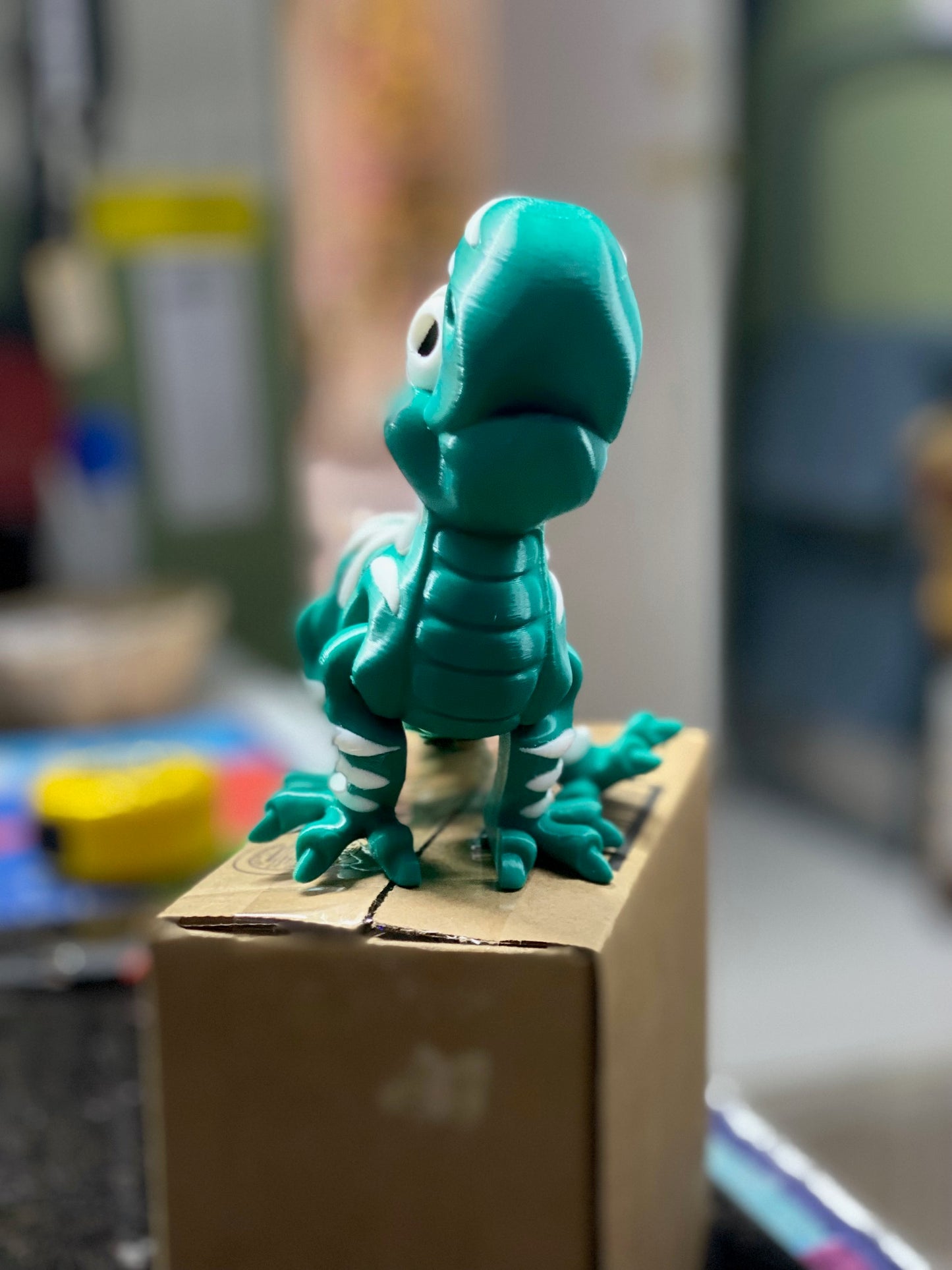 🎨 3D Printed Articulated Dinosaur Toy - Posable Collectible Figure (Teal/White) 🦖