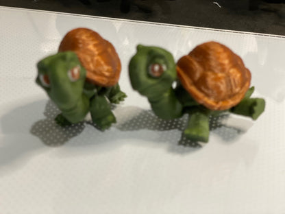 3D Printed Articulated Turtle Figurines – Handmade Poseable Desk Decor – Set of 2 Miniatures