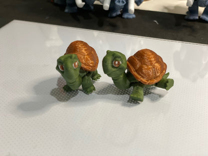 3D Printed Articulated Turtle Figurines – Handmade Poseable Desk Decor – Set of 2 Miniatures
