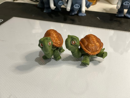 3D Printed Articulated Turtle Figurines – Handmade Poseable Desk Decor – Set of 2 Miniatures